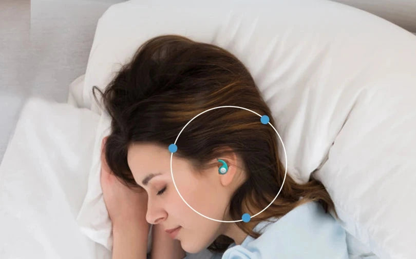 Mujer durmiendo con el tapón SilentFit puesto